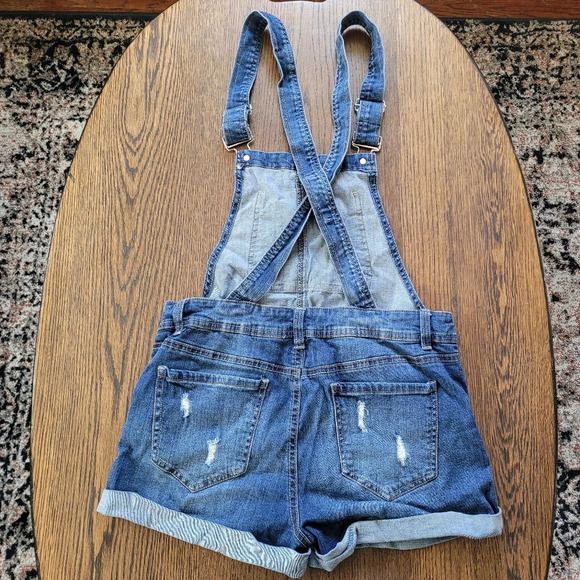 Dollhouse Distressed Cuffed Medium Wash Overalls Size Junior's 9 - Picture 4 of 11